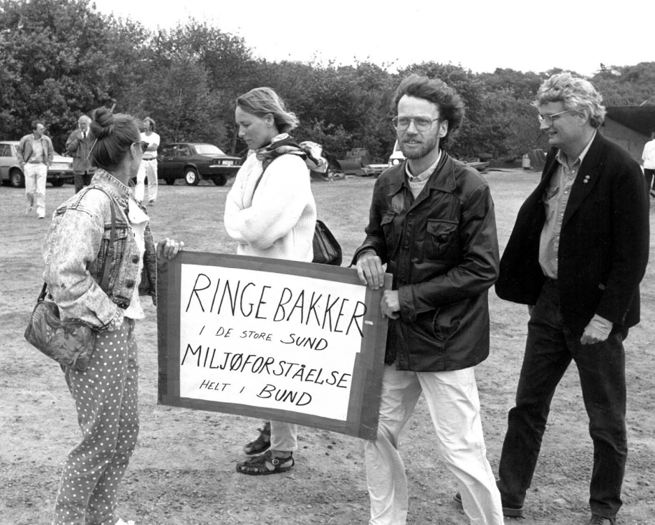 Demonstration mod stenbrydningen i Ringebakkerne på Bornholm