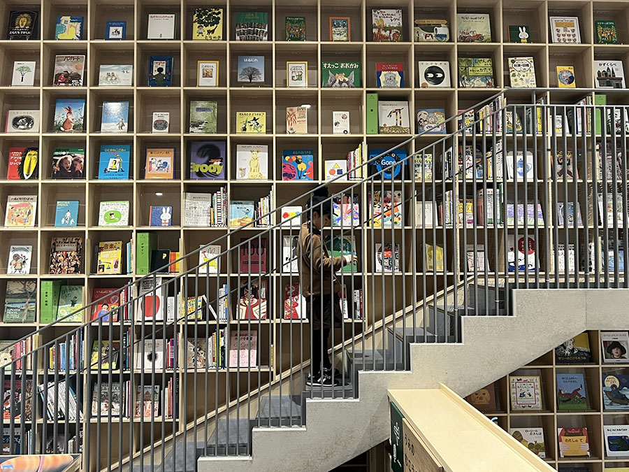 Den berømte pajapsnke arkitekt Tadao Ando står bag Children Book Forest i Osaka og Kobe