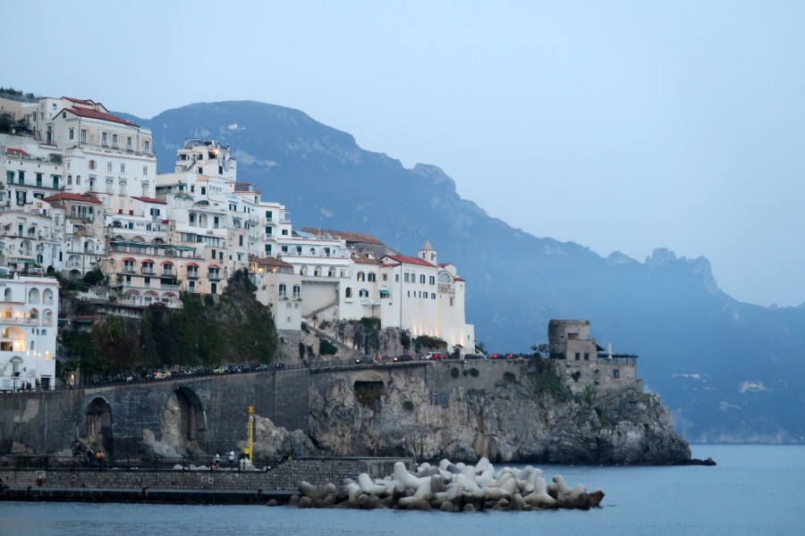 Amalfi by set fra båden