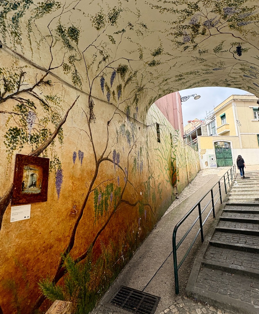 Tunnel med maleri i Lissabon.