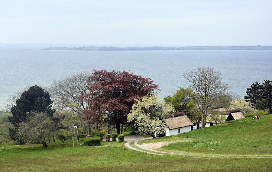 Bjergene-i-odsherred-straataekte-huse-landskab-vandreruter-gaatur-vandretur