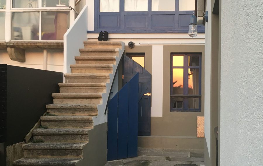 Godt-albergue-med-have-centralt-santiago