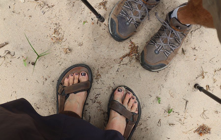 Helvede-i-nord-vandrerute-tisvilde-hegn-gaa-i-sand-trekkingsandaler