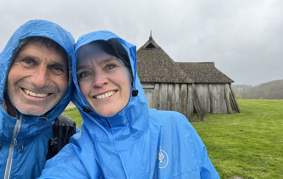 Vandrere ved langhallen Fyrkat i Hobro