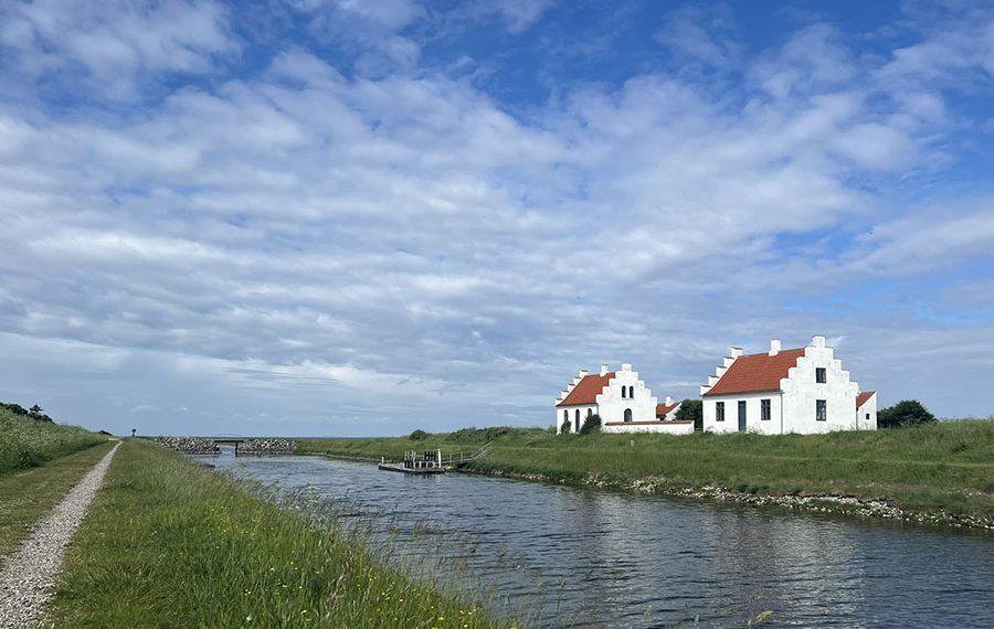 Kanalstien i Løgstør med de fine kanalbetjenthuse