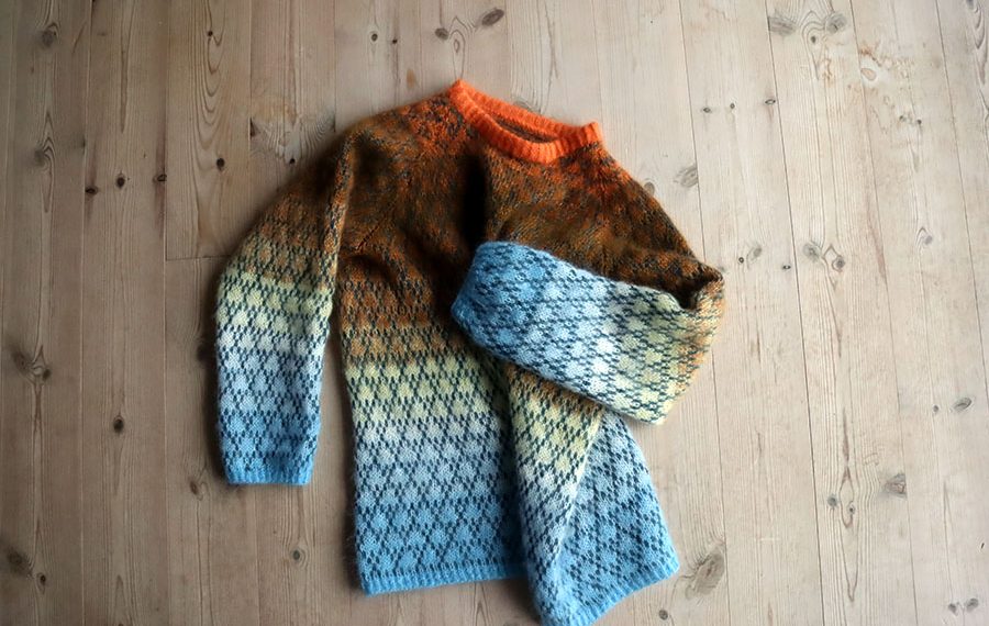 spot-sweater-mohair-naturfarver-regnbue